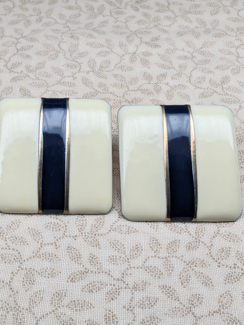🩷 Vintage Enamel Earrings Cream & Navy Nautical 80s Style *4 For $20*
